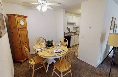 Janesville Apartamento | Wonderful Serviced Two Bedroom Apartment with Pool
