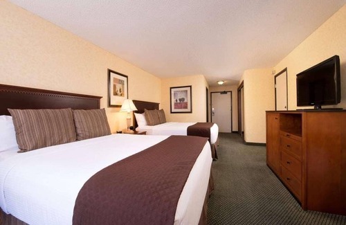 Port Angeles Complejo | Wonderful Stay! 3 Comfortable Units, Outdoor Pool, Pets Allowed, FREE Parking!