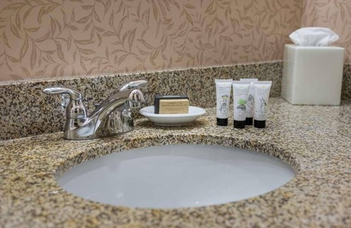 Port Angeles Complejo | Wonderful Stay! 3 Comfortable Units, Outdoor Pool, Pets Allowed, FREE Parking!