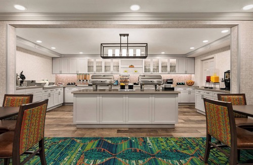 Villas Apartamento | Wonderful Vacation Stay! FREE Breakfast and Parking, Near Eagle Ridge Golf Club!