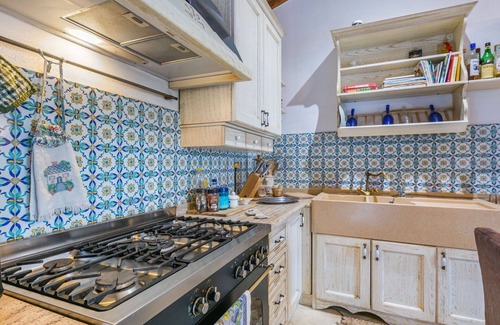 Bollano Casa | Maravillosa casa de vacaciones con piscina privada, A/C, bañera de hidromasaje, WIFI, TV, patio