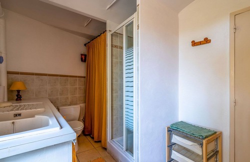 Saint-Dezery Casa | Wonderful villa for 6 people with WIFI, TV, terrace and pets allowed