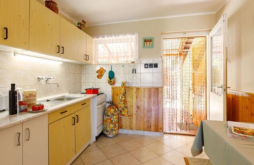 Balatonszarszo Casa | Preciosa casa de vacaciones para 5 personas con TV, patio y aparcamiento