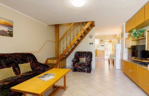 Balatonszarszo Casa | Preciosa casa de vacaciones para 5 personas con TV, patio y aparcamiento