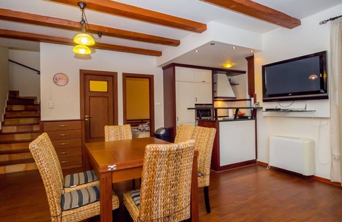 Balatonoszod Casa | Preciosa casa de vacaciones para 9 personas con WIFI, A/C, TV, terraza y mascotas permitida