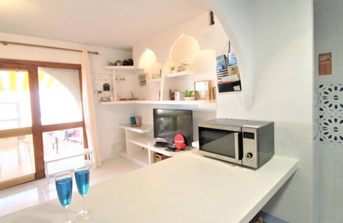 Coveta Fuma Casa | Maravillosa casa de vacaciones para 6 personas con A/C, WIFI, piscina, TV, terraza y aparcamiento