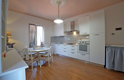 Aulla Villa | Casa de vacaciones con WIFI, A/C, TV, terraza, mascotas permitida, aparcamiento, cerca de La Spezia