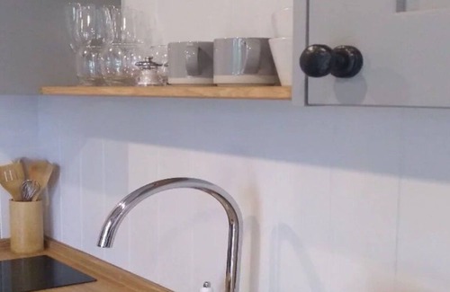 Steyning Casa | Estupenda casa de vacaciones para 2 personas con WIFI, terraza y aparcamiento