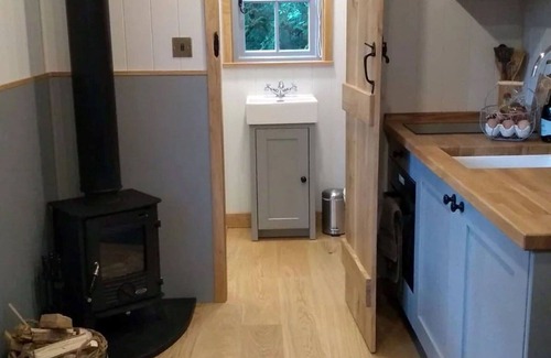 Steyning Casa | Estupenda casa de vacaciones para 2 personas con WIFI, terraza y aparcamiento