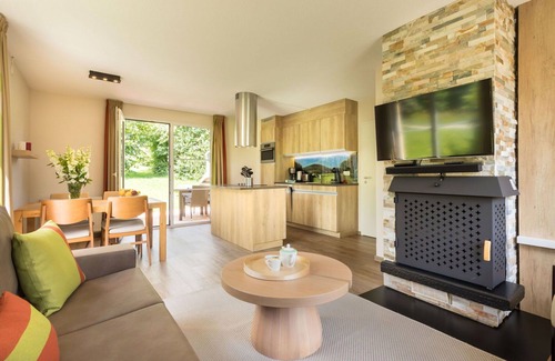 Medebach Casa | Maravillosa casa de vacaciones con piscina, WIFI, jacuzzi, TV, terraza y aparcamiento