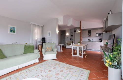 Barolo Casa | Estupenda casa de vacaciones con WIFI, TV, terraza, vista panorámica y aparcamiento