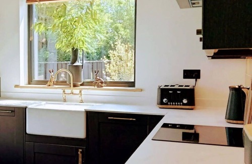 Howlett End Casa | Estupenda casa de vacaciones para 4 personas con WIFI, TV, terraza y aparcamiento