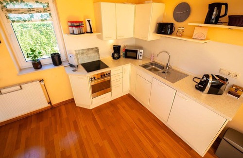 Luegde Casa | Estupenda casa de vacaciones con WIFI, TV, terraza, mascotas permitida y aparcamiento