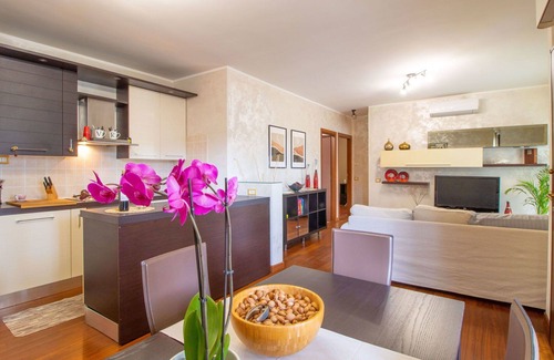 Ardea Casa | Maravillosa casa de vacaciones para 5 personas con WIFI, A/C, TV y patio