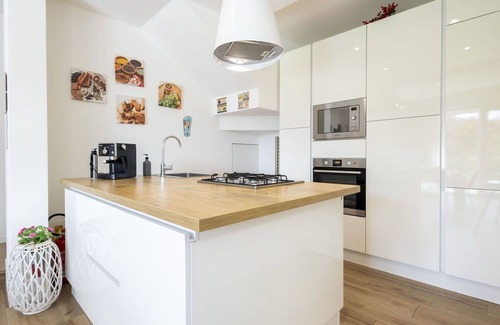 Traona Villa | Estupenda casa de vacaciones para 6 personas con A/C, WIFI, TV y patio