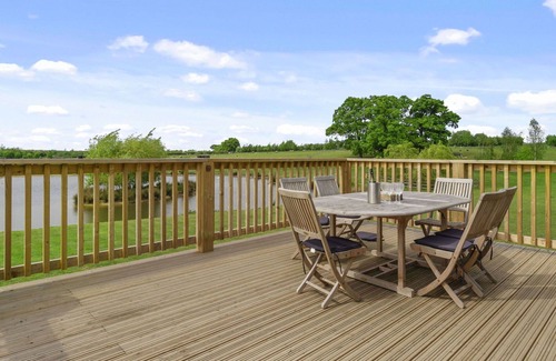 Hertford Casa | Estupenda casa de vacaciones para 6 personas con jacuzzi, TV, terraza y mascotas permitida