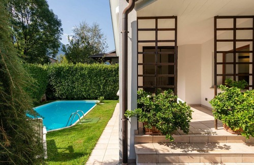 Delebio Casa | Casa de vacaciones con WIFI, piscina privada, TV, patio, mascotas permitida, aparcamiento