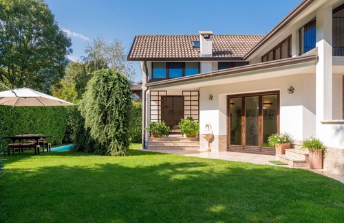 Delebio Casa | Casa de vacaciones con WIFI, piscina privada, TV, patio, mascotas permitida, aparcamiento