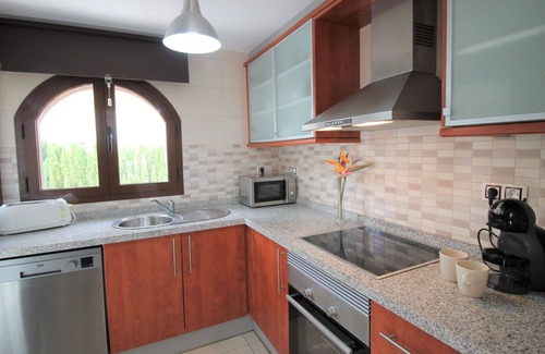 Polop Casa | Maravillosa casa de vacaciones con WIFI, piscina, A/C, TV, patio, vista panorámica y aparcamiento