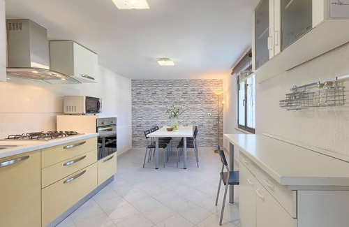 Muzini Casa | Casa de vacaciones con piscina privada, A/C, WIFI, terraza, mascotas permitida, aparcamiento