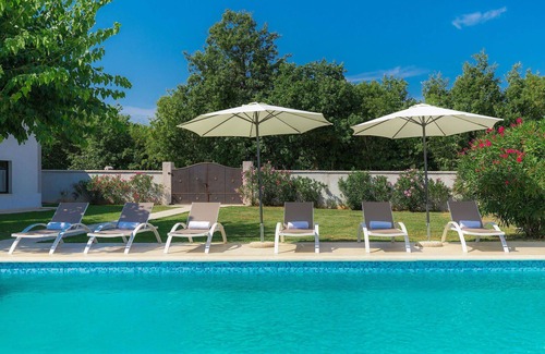 Muzini Casa | Casa de vacaciones con piscina privada, A/C, WIFI, terraza, mascotas permitida, aparcamiento