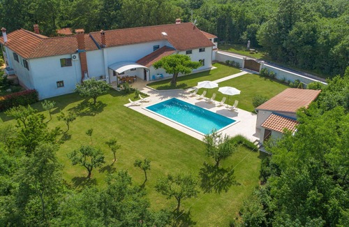 Muzini Casa | Casa de vacaciones con piscina privada, A/C, WIFI, terraza, mascotas permitida, aparcamiento