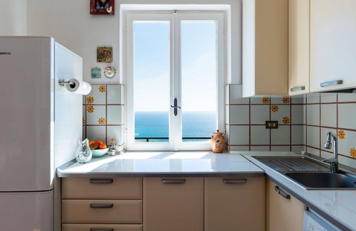 Ospedaletti Casa | Estupenda casa de vacaciones para 7 personas con piscina privada, WIFI, TV, terraza y aparcamiento