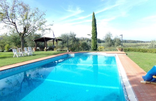Cavriglia Casa | Preciosa casa de vacaciones con WIFI, piscina privada, A/C, TV, patio y mascotas permitida