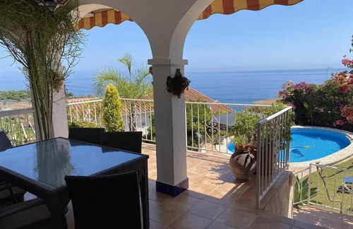 Chimenea Villa | 'Maravillosa Villa Princessa' con vistas al mar y a la montaña, piscina y Wi-Fi