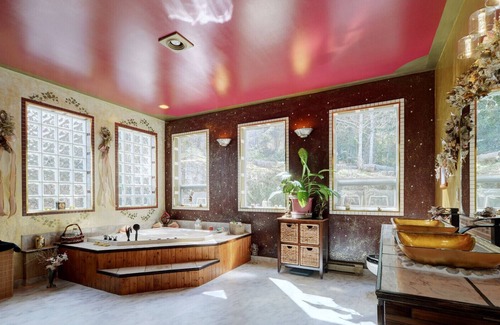 East Sooke Casa | Wonderland Mansion @ Serenity Lodges