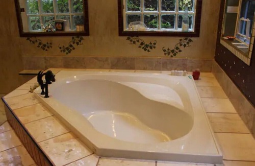 East Sooke Casa | Wonderland Mansion @ Serenity Lodges