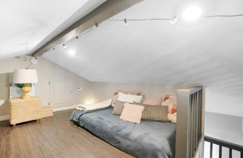 Encanto Casa | Wonderland Retreat - Near Downtown, Free Parking