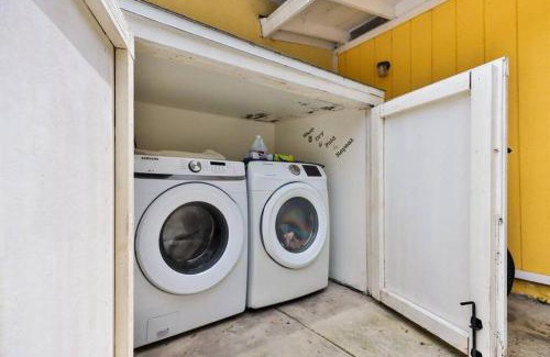 Encanto Casa | Wonderland Retreat - Near Downtown, Free Parking