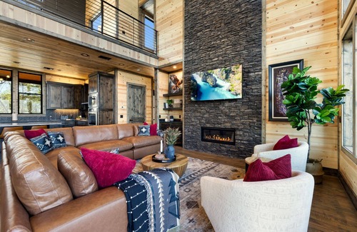 Broken Bow Cabina | Wonderstruck Luxury Cabin🌟Stunning Lake Views🌟-Hot Tub-GameRoom-Hike to River!