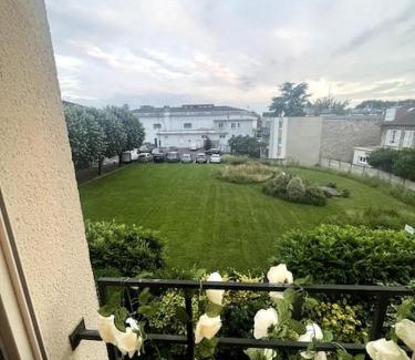 Deuil-la-Barre Apartamento | WonderSuite appartement - centre ville avec parking couvert -15mn de Paris et 10 mn de Stade de France, wifi, Netflix