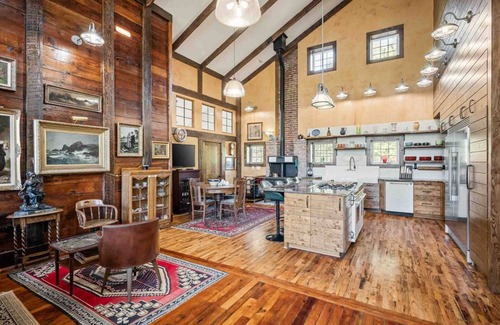 Salem Casa | Wondrous Lakeside Historic Home, Acres of Streams, Trails, and Beauty, Hot Tub, Pet Friendly, & BBQ
