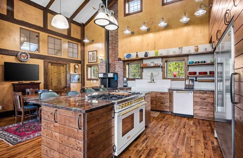 Salem Casa | Wondrous Lakeside Historic Home, Acres of Streams, Trails, and Beauty, Hot Tub, Pet Friendly, & BBQ