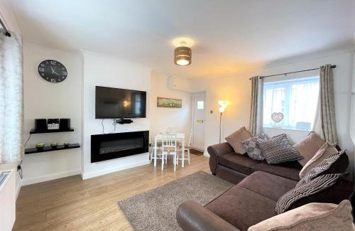 Cayton Casa | Wonky Cottage