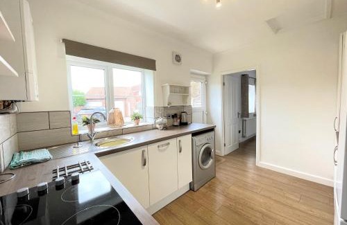 Cayton Casa | Wonky Cottage