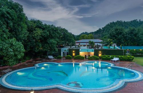 Dhikuli Complejo | Wood castle Spa & Resort