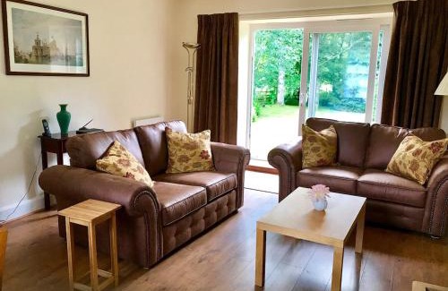Peebles Casa | Wood Cottage