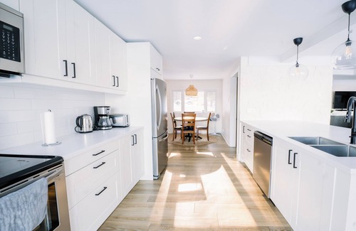 Conquerall Bank Casa | Wood-Fired Sauna on The Water, Sleeps 8 – Private Waterfront!