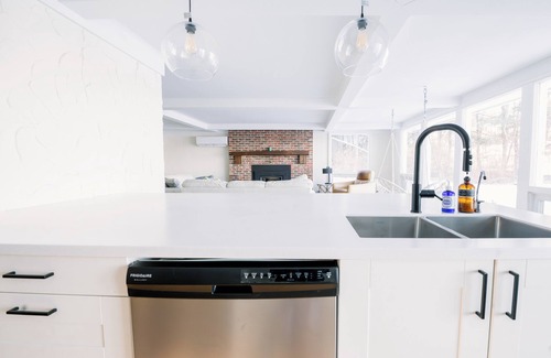 Conquerall Bank Casa | Wood-Fired Sauna on The Water, Sleeps 8 – Private Waterfront!
