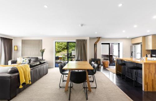 Fernhill Casa | Wood Haven