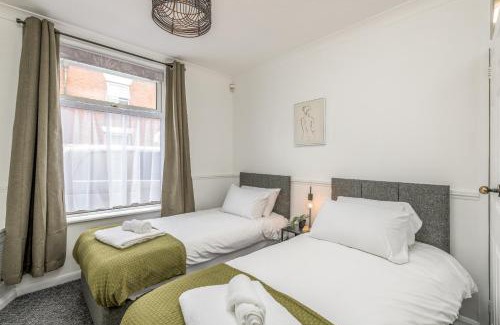 Kettering Casa | Wood House by Holmesdale Homes