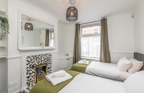 Kettering Casa | Wood House by Holmesdale Homes