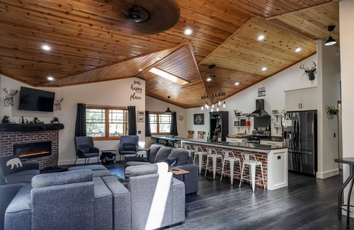 Pinetop-Lakeside Cabina | WOOD LODGE * SECLUDED REMODELED CABIN IN THE WOODS 1.25 ACRES