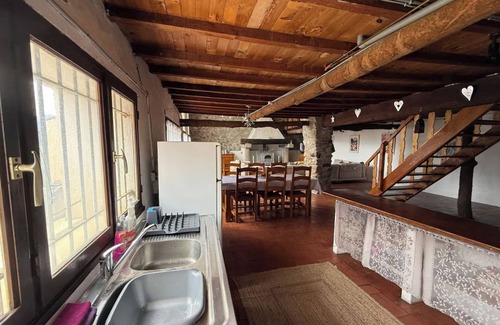 Los Masos Casa | Wood Lodge - Sleeps10 - Skiing - Thermal Baths