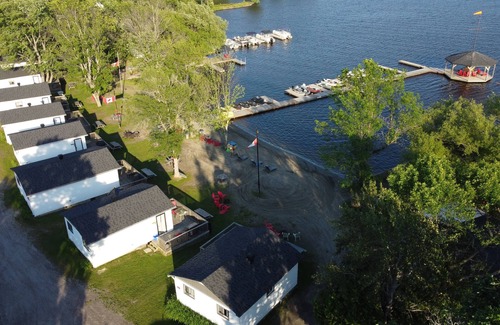 Lavigne Cabaña | Wood Pecker #12 lake side 4 Bedroom cottage
