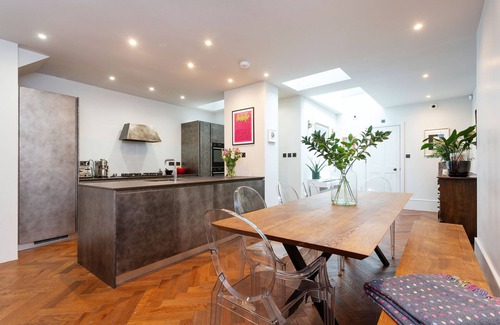 Camden Town with Primrose Hill Casa | Diseño elegante y peculiar, Dúplex de 3 dormitorios de estilo victoriano, en la moderna Camden (Veeve)